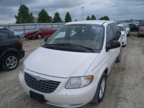 2001 Chrysler Voyager RS 3.3L V-Shaped VIN 1C4GJ45331B211334 фото с аукциона