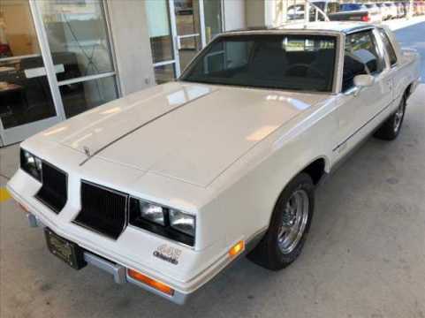 1985 OLDSMOBILE Cutlass Salon 4 BBL VIN 1G3GK479XFR363608 auction photo