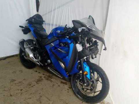 2017 KAWASAKI Ninja 300 EX300BH VIN JKAEX8B12HDA38577 фото с аукциона