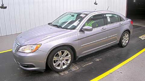 Chrysler 200 2013 VIN 1C3CCBBB2DN715034 | Check history