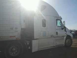 2015 Freightliner Cascadia ALL MODELS VIN 3AKJGLDV4FSGK6732 фото с аукциона 3