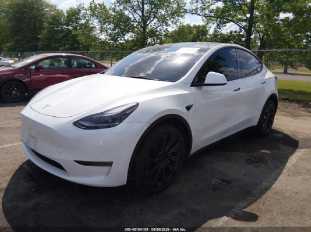2024 TESLA Model Y VIN 7SAYGDEE0RA332223 фото с аукциона 1