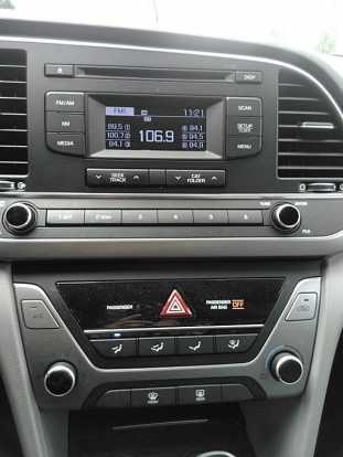 2017 HYUNDAI Elantra VIN KMHD74LFXHU150055 auction photo 3